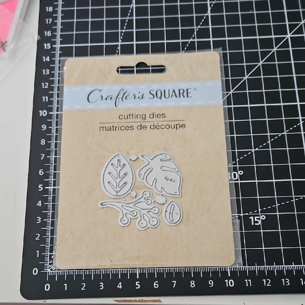Palms, leaves and berries Crafter's Square Cutting Dies